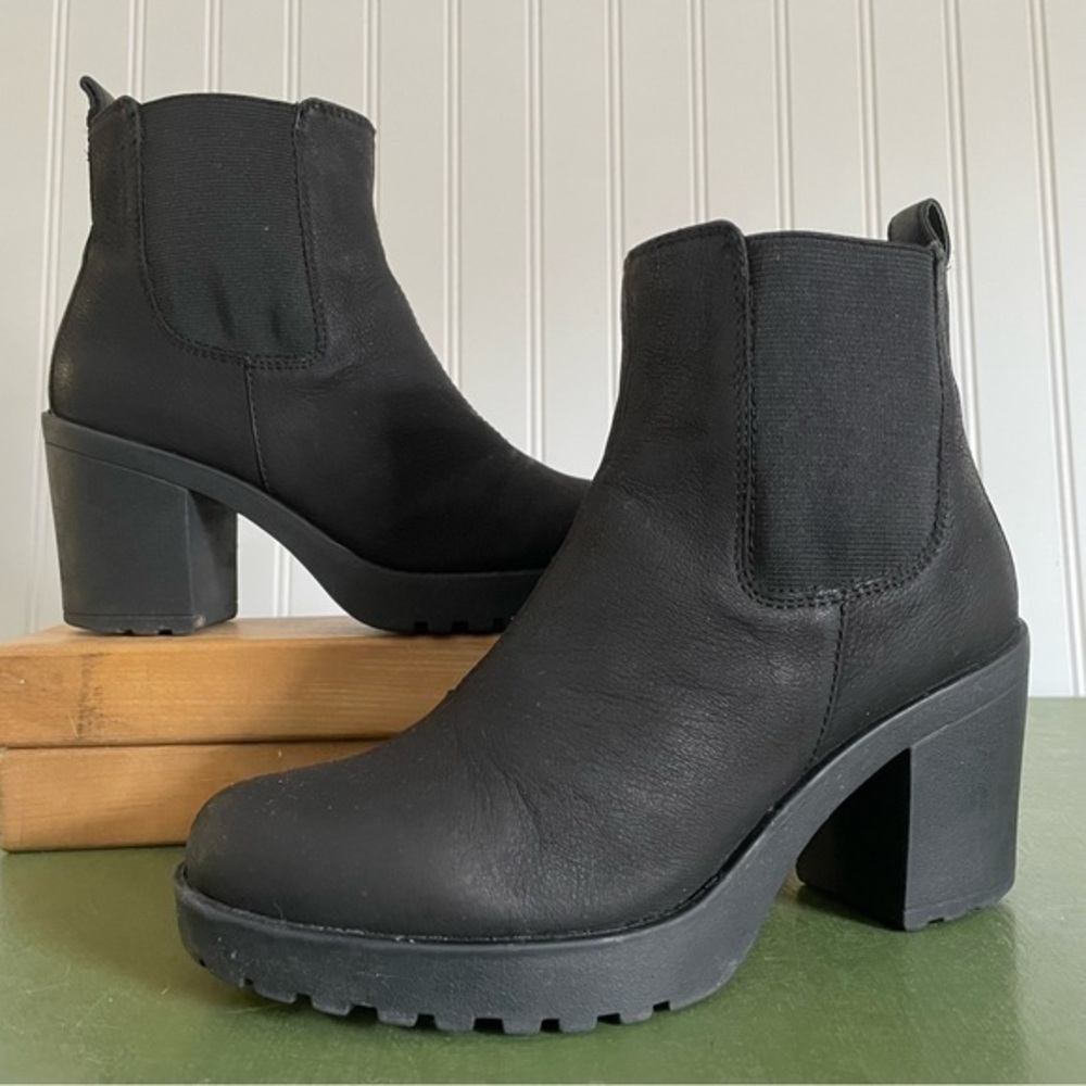 Vagabond Shoemakers Platform Chelsea Boots w Lug Soles in Matte Black Leather